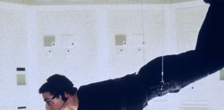 Um novo set de vídeo de Missão Impossível 7 oferece um olhar sobre uma das muitas acrobacias insanas que Tom Cruise está realizando na sequência do blockbuster.