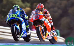 O sol andaluz da madrugada traz uma moto bem vestida de MotoGP O sol andaluz da madrugada traz uma moto bem vestida de MotoGP