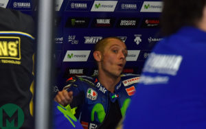 Este é um piloto que fazendo caretas a seu chefe de grupo: excesso de Wheelspin quando eu abro o regulador de pressão Este é um piloto que fazendo caretas a seu chefe de grupo: excesso de Wheelspin quando eu abro o regulador de pressão