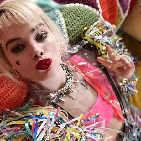 selfie da Harley Quinn postada por Margot Robbie em sua conta no Instagram.