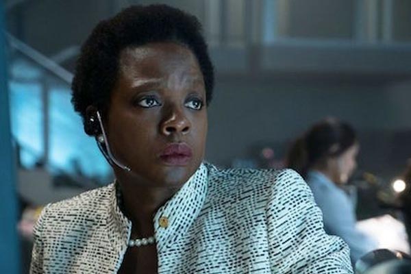 Amanda Waller (Viola Davis) que, de certa forma, é considerada uma vilã considerando como ela acha que o Esquadrão Suicida é dispensável.