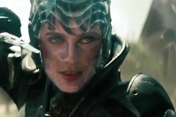 Superman pode ter matado o General Zod (Michael Shannon), o que gerou polêmica para o Homem de Aço, mas a tripulação kryptoniana sobreviveu à tentativa fracassada de estabelecer um assentamento na Terra, tornando-o o novo Krypton.