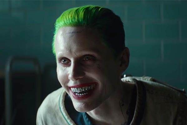 Também apresentado no Esquadrão Suicida de 2016, o Coringa (Jared Leto) não fazia parte da equipe de criminosos que Amanda Waller montou.