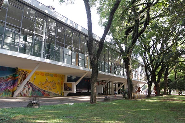 É um dos outros edifícios arquitetônicos do parque, obra do arquiteto Oscar Niemeyer, foi encomendado por Ciccillo Matarazzo.